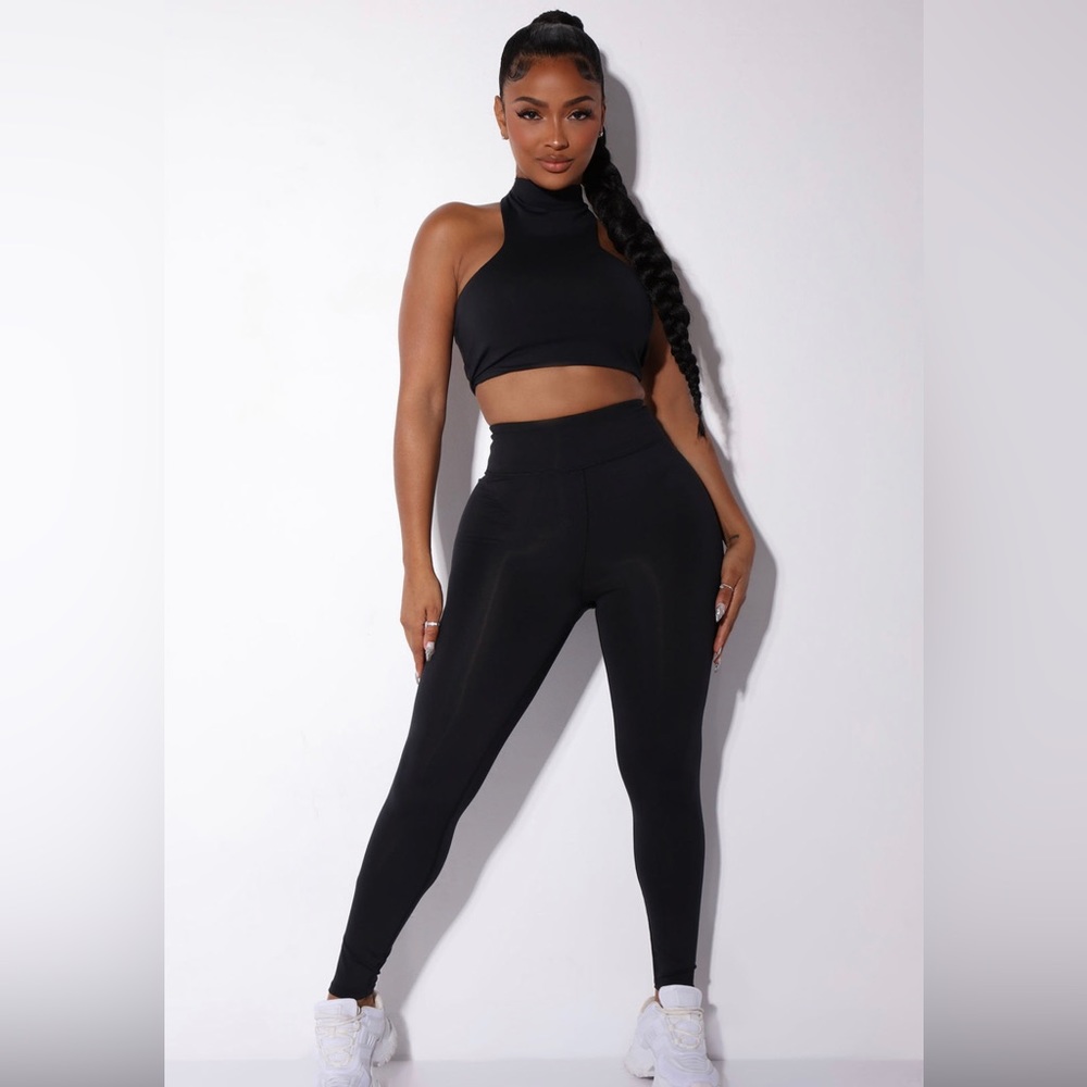 Fashion Nova Black active wear top/Tuesday Special🌸🌸🌸 - Picture 4 of 6